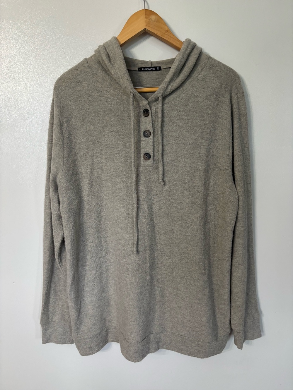 Pink Clover light gray brushed knit hoodie Henley top